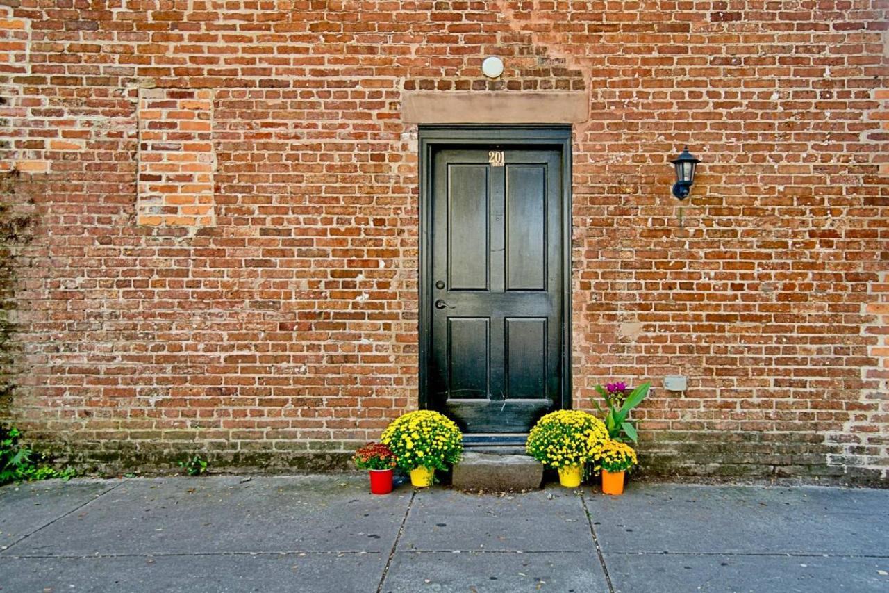 Comfy Carriage House Steps From The River Savannah Eksteriør bilde